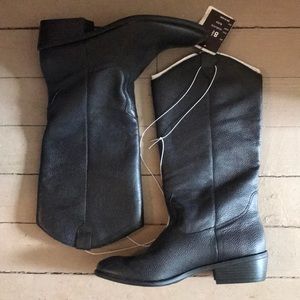 NWT women’s black boots